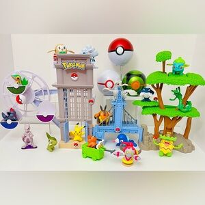 Pokémon Unova Region Playset + 18 Pokemon Figures + 3 Tin Poke Balls